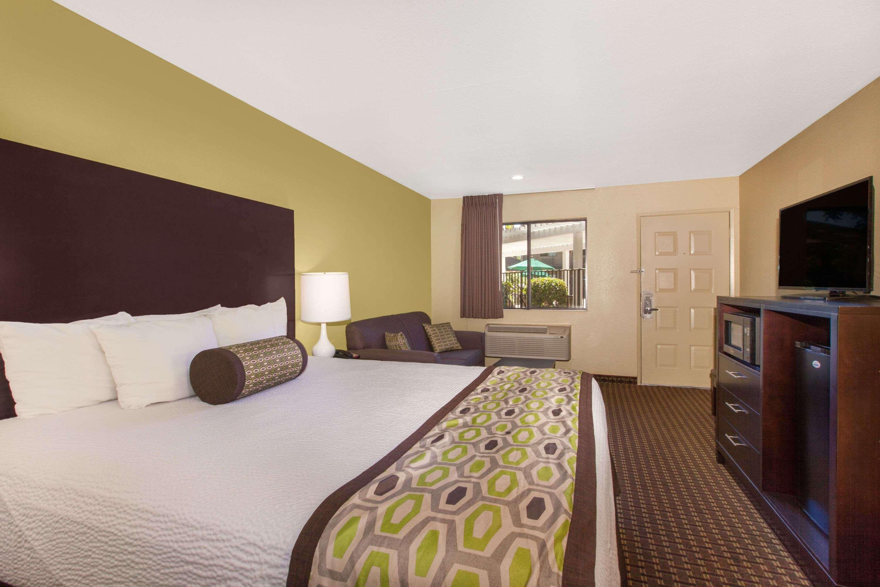 Days Inn By Wyndham San Jose Airport Milpitas Bagian luar foto