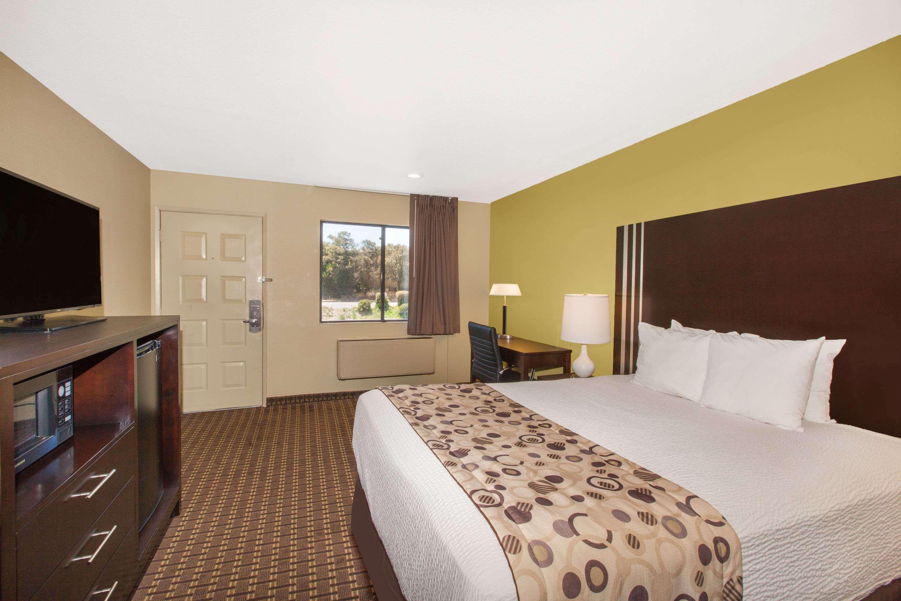 Days Inn By Wyndham San Jose Airport Milpitas Bagian luar foto