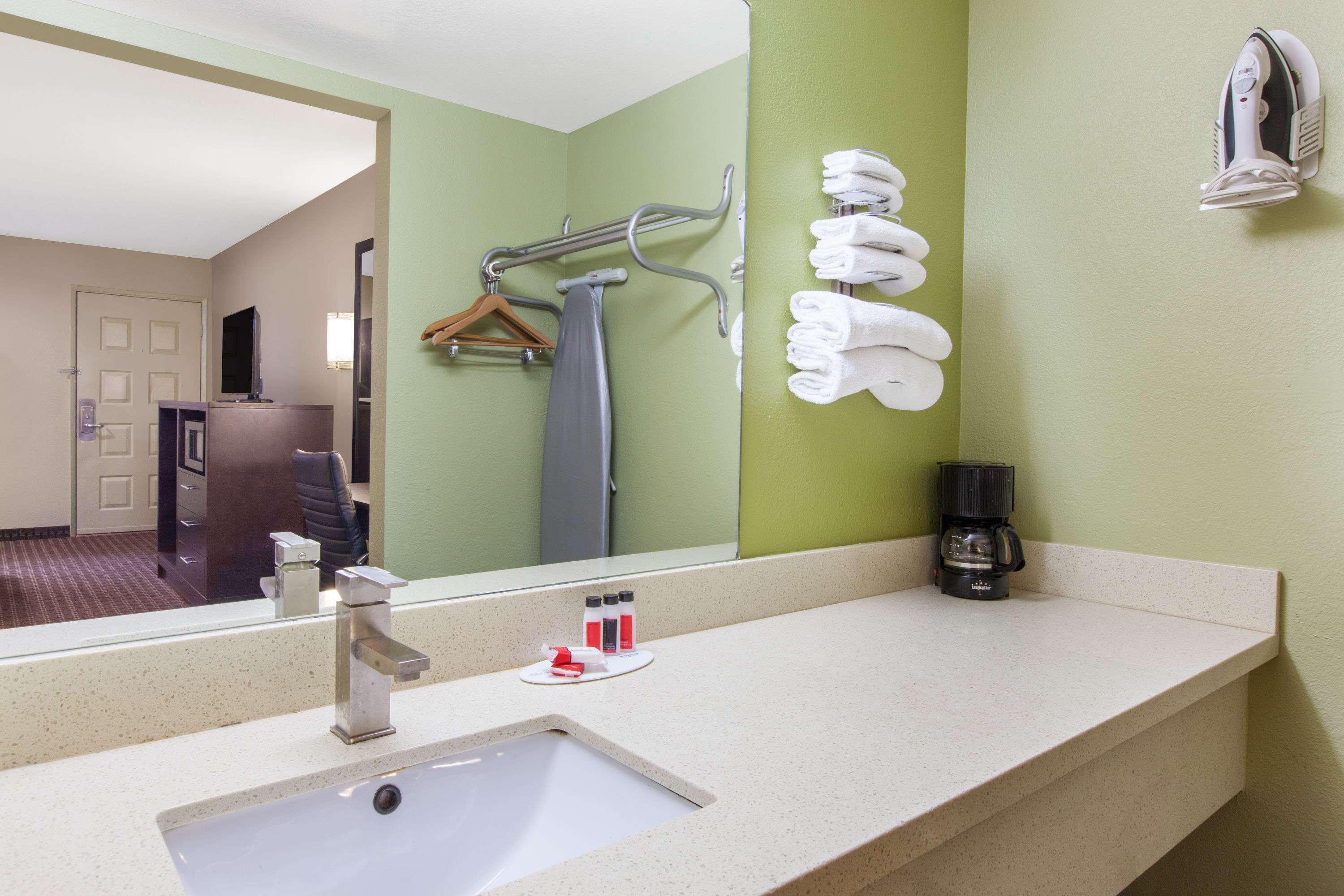 Days Inn By Wyndham San Jose Airport Milpitas Bagian luar foto