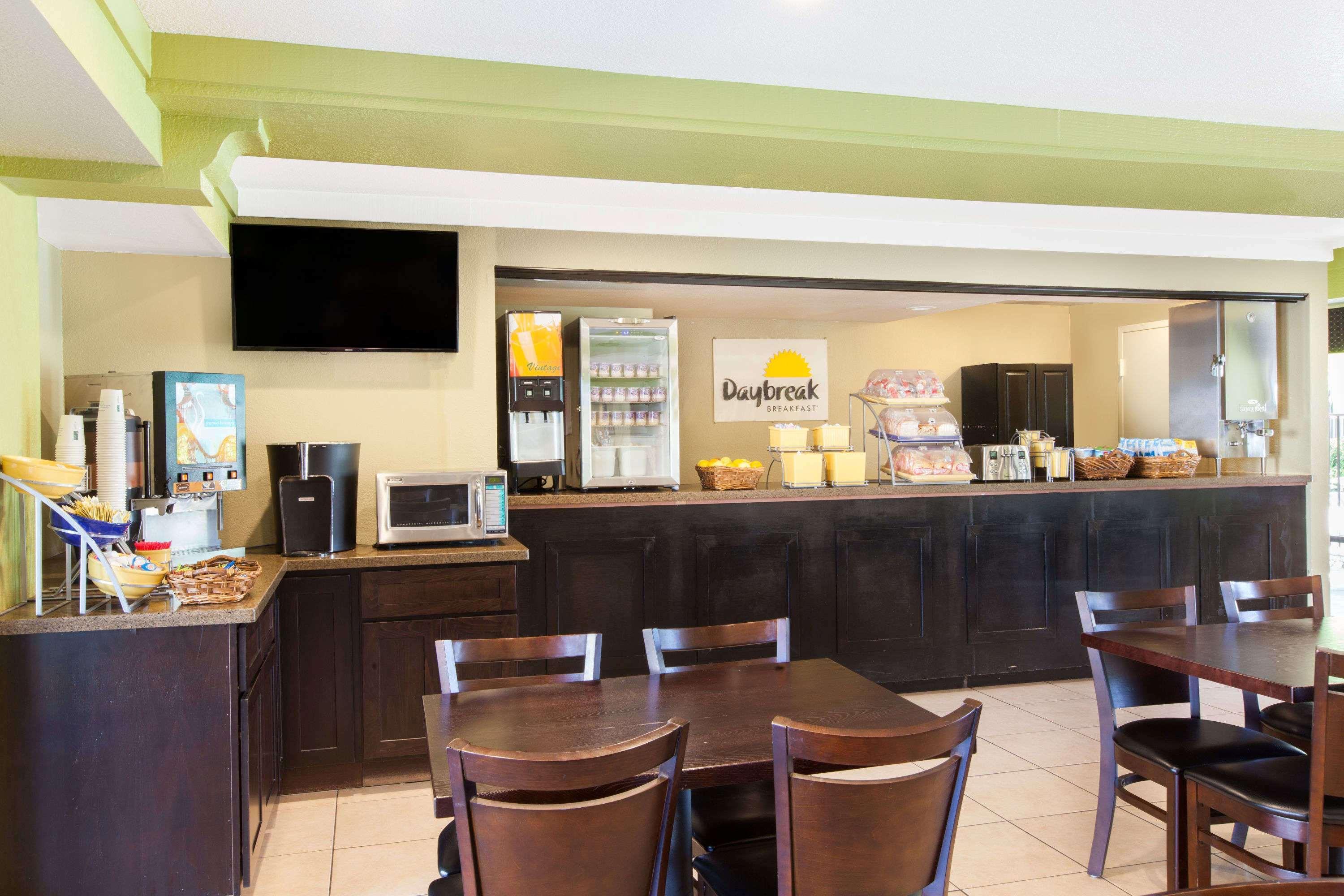 Days Inn By Wyndham San Jose Airport Milpitas Bagian luar foto